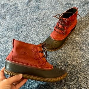 Sorel Women’s Red Out 'N About Leather Outdoor Rain Duck Boots Size 7.5